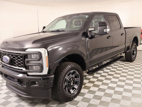 Used 2023 Ford F250 Lariat w/ Sport Appearance Package AWD/4WD image 11