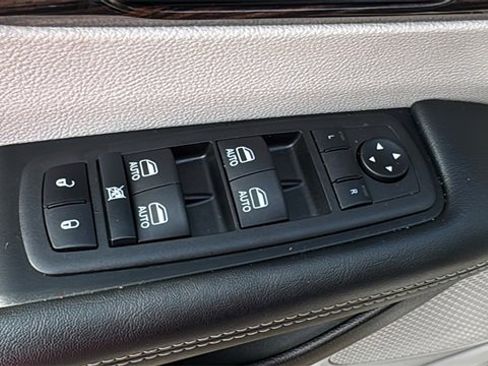 Used 2022 Chrysler Pacifica Limited image 12