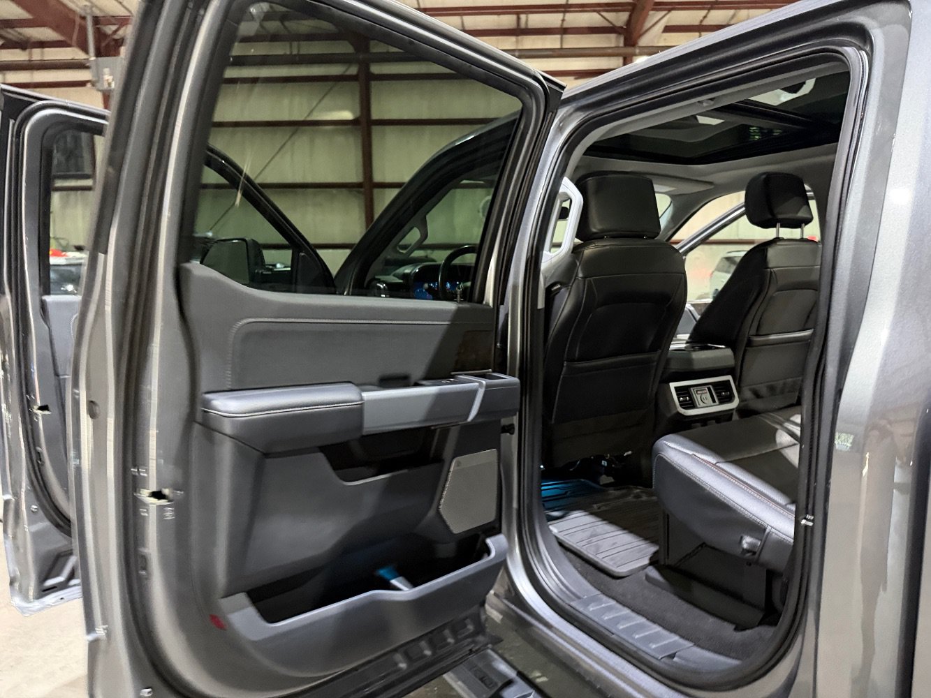Used 2024 Ford F250 Lariat w/ Sport Appearance Package AWD/4WD image 16