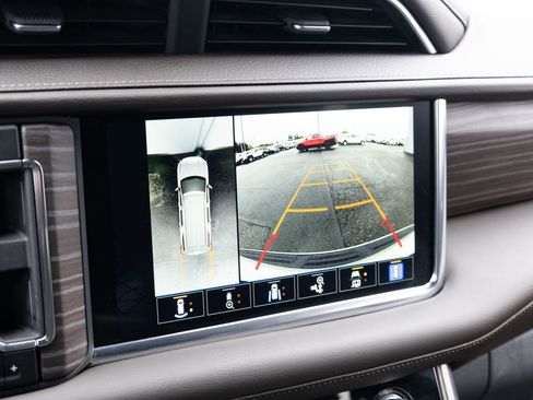 Used 2023 GMC Yukon Denali AWD/4WD image 4