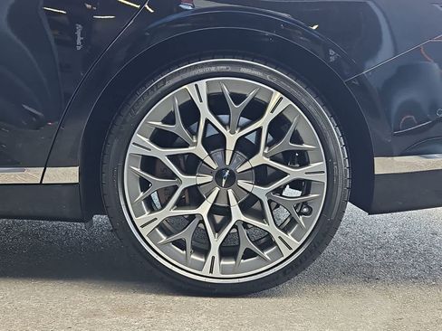 Used 2025 Genesis G90 3.5T image 12