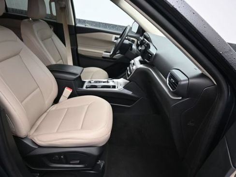 Used 2024 Ford Explorer XLT w/ Equipment Group 202A AWD/4WD image 15