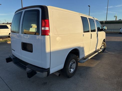 Used 2024 Chevrolet Express 2500 w/ Driver Convenience Package image 9