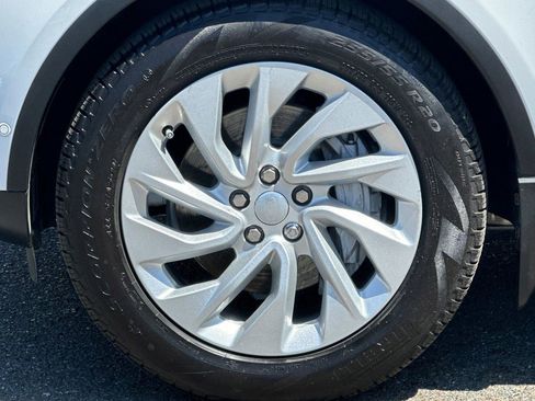 Used 2025 Land Rover Discovery S AWD/4WD image 11