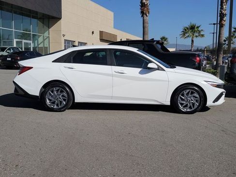 Certified 2025 Hyundai Elantra Blue image 27