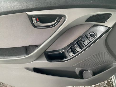 Used 2016 Hyundai Elantra SE w/ Option Group 02 FWD image 31
