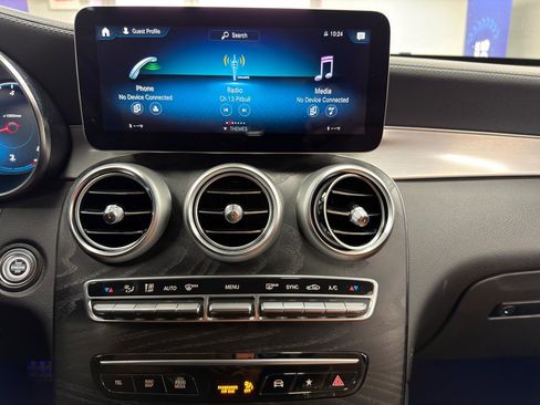 Used 2022 Mercedes-Benz GLC 300 4MATIC w/ AMG Line image 19