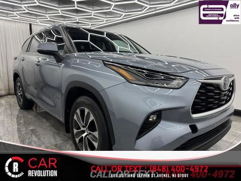 Used 2021 Toyota Highlander XLE image 1