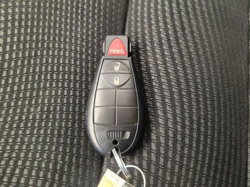 Used 2020 Dodge Grand Caravan SE image 32