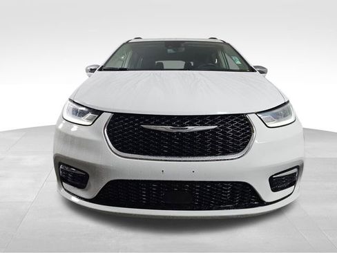 Used 2021 Chrysler Pacifica Limited image 2