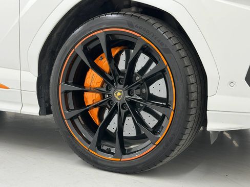 Used 2022 Lamborghini Urus AWD/4WD image 57