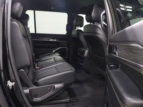 Certified 2024 Jeep Wagoneer L Series II w/ Flexible Seating Group image 18