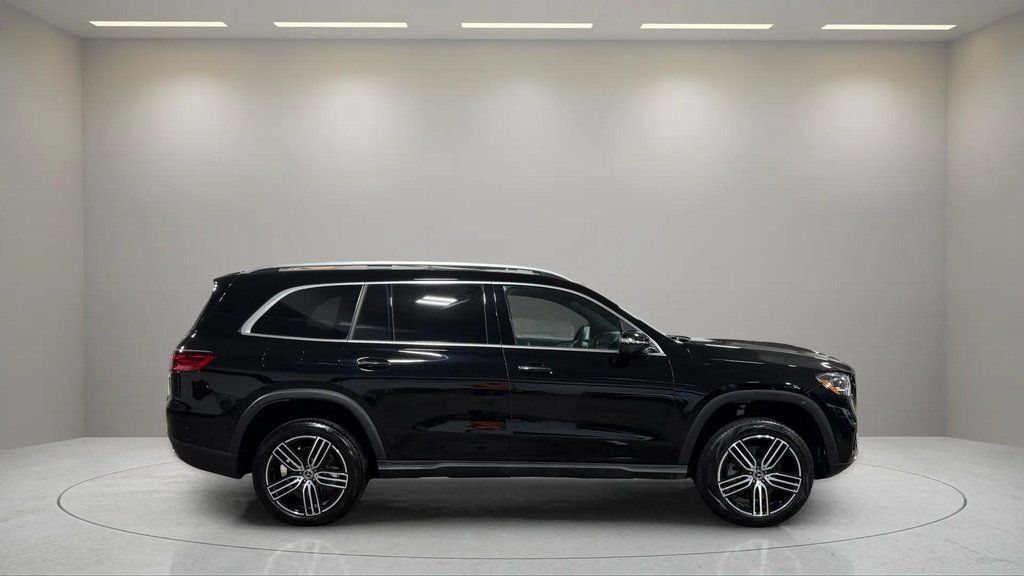 Used 2025 Mercedes-Benz GLS 450 4MATIC image 2