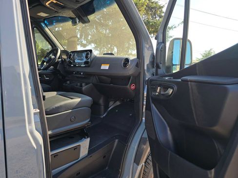 Used 2026 Mercedes-Benz Sprinter 2500 image 9
