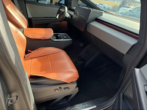Used 2025 Tesla Cybertruck AWD Crew Cab image 19
