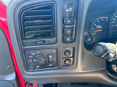 Used 2004 GMC Sierra 2500 SLE w/ Heavy-Duty Power Package AWD/4WD image 11
