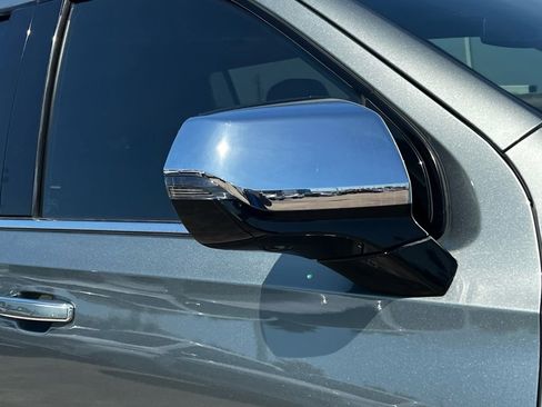 Used 2023 Chevrolet Suburban Premier image 9