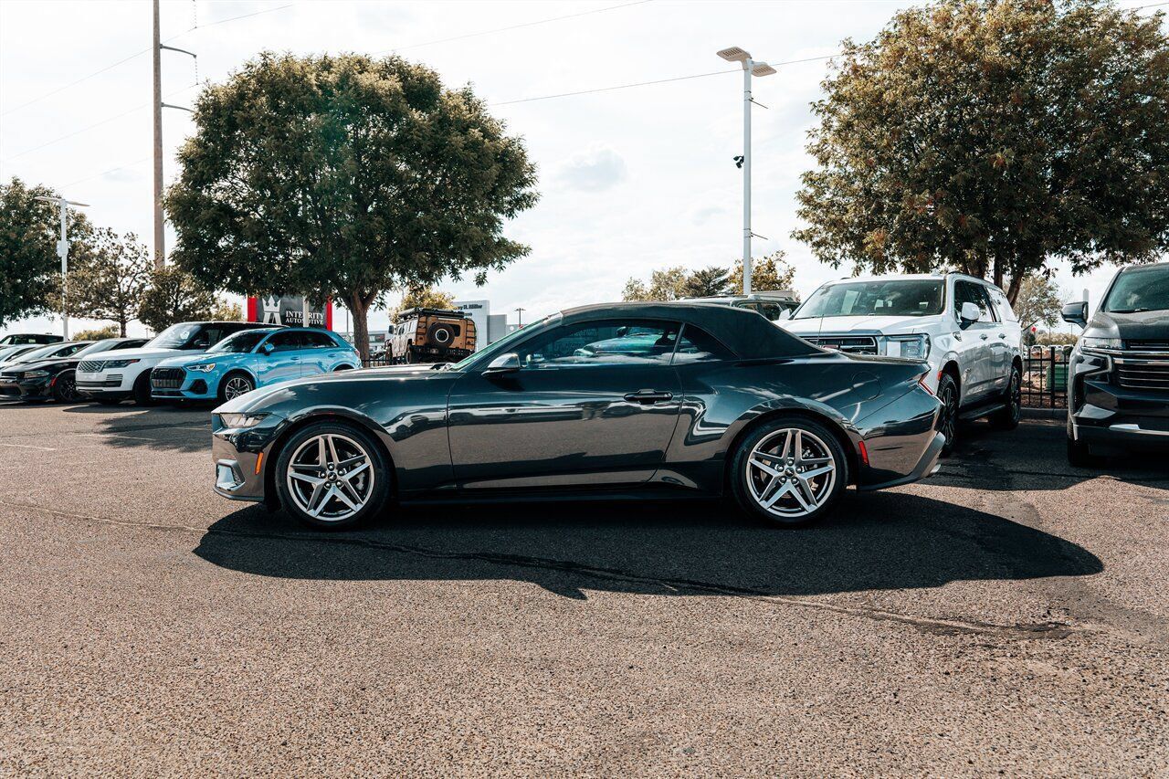 Used 2024 Ford Mustang Convertible RWD image 4