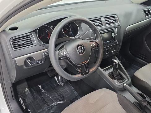 Used 2017 Volkswagen Jetta S w/ Jetta S Cold Weather Package FWD image 16