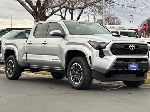 Used 2024 Toyota Tacoma TRD Sport image 9