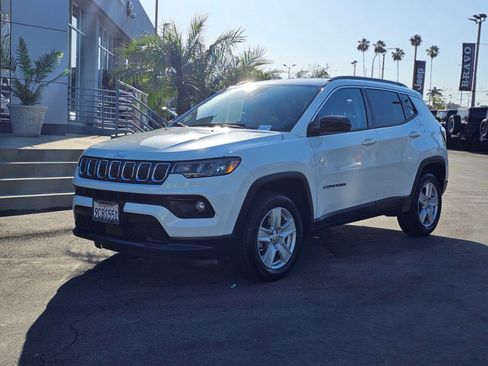 Used 2022 Jeep Compass Latitude image 3