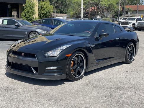 Used 2014 Nissan GT-R Black Edition image 18