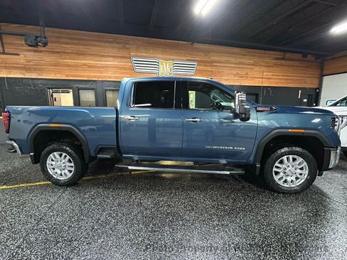 Used 2024 GMC Sierra 2500 SLT w/ SLT Convenience Package image 2