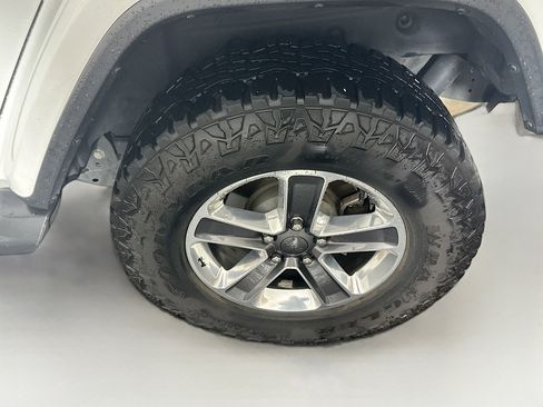 Used 2020 Jeep Wrangler Unlimited Sahara AWD/4WD image 11
