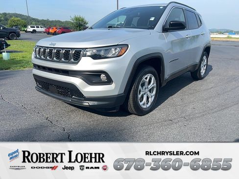Used 2024 Jeep Compass Latitude AWD/4WD image 1