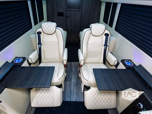 Used 2025 Mercedes-Benz Sprinter 3500 image 6