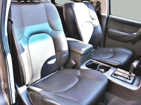 Used 2006 Nissan Pathfinder SE w/ (P01) Se Premium Pkg image 31