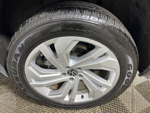 Used 2020 Volkswagen Atlas Cross Sport SEL image 22