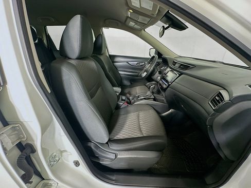 Used 2020 Nissan Rogue SV image 32