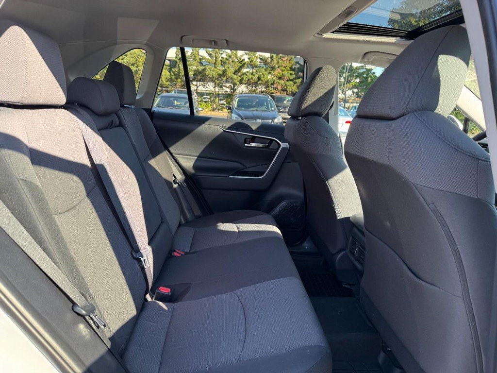 Used 2019 Toyota RAV4 XLE FWD image 14
