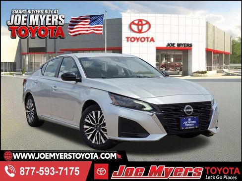 Used 2024 Nissan Altima 2.5 SV FWD image 1