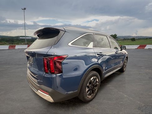 Certified 2025 Kia Sorento S w/ Panoramic Sunroof Package FWD image 3