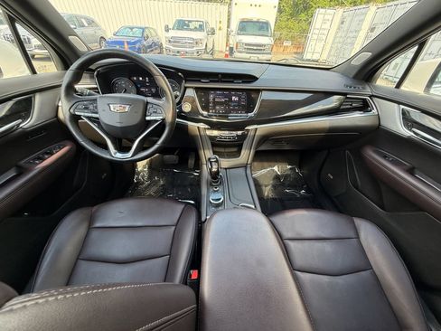 Used 2022 Cadillac XT6 Premium Luxury w/ Technology Package AWD/4WD image 25