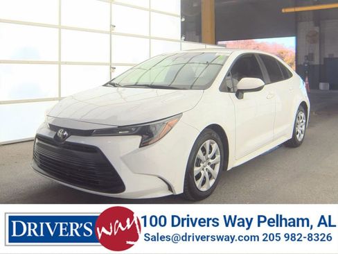 Used 2023 Toyota Corolla LE image 1