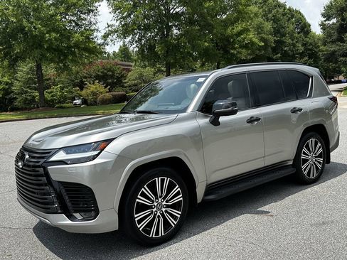 Used 2024 Lexus LX 600 4WD w/ Appearance Package image 4