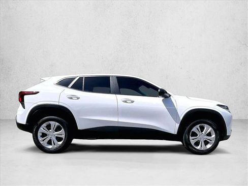 Used 2024 Chevrolet Trax LS w/ Driver Confidence Package FWD image 5