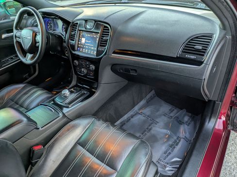 Used 2023 Chrysler 300 S image 28