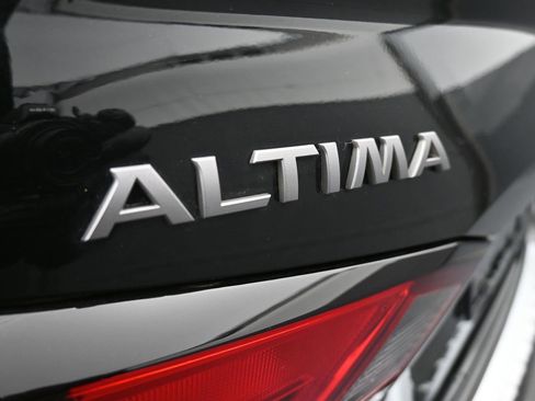 Used 2023 Nissan Altima 2.5 SV AWD/4WD image 12
