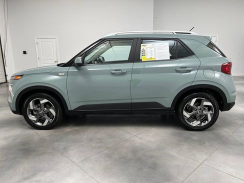 Used 2025 Hyundai Venue SEL FWD image 4