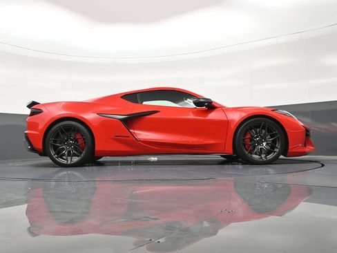 Used 2024 Chevrolet Corvette Z06 w/ Stealth Interior Trim Package RWD image 30