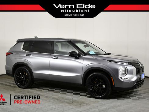 Used 2024 Mitsubishi Outlander SE Black Edition image 1