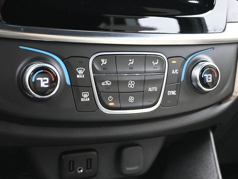 Used 2023 Chevrolet Traverse LS image 22