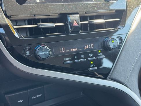 Used 2024 Toyota Camry SE image 29
