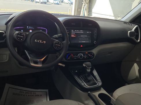 Used 2025 Kia Soul LX FWD image 10
