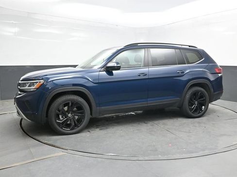 Used 2023 Volkswagen Atlas SE AWD/4WD image 3