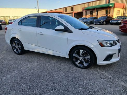 Used 2020 Chevrolet Sonic Premier FWD image 3